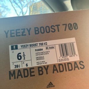 Yeezy 700 V2  6.5